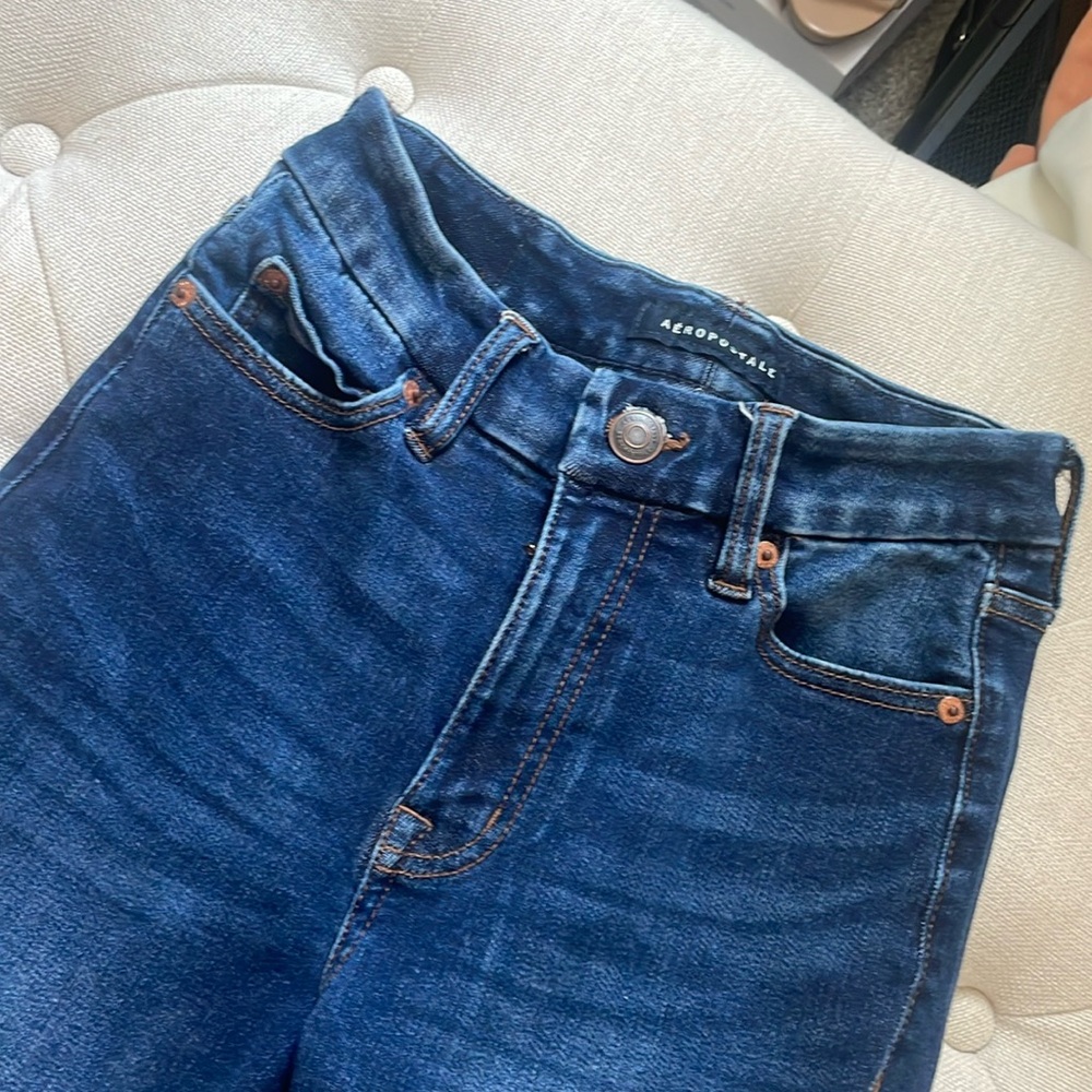 These are a Aeropostale high-rise, curvy jagging a size 2